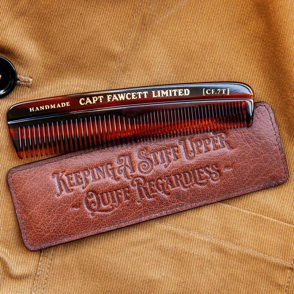 captain-fawcett-hair-comb-with-leather-case-peigne-cheveux-fin-dans-une-housse-e image 1